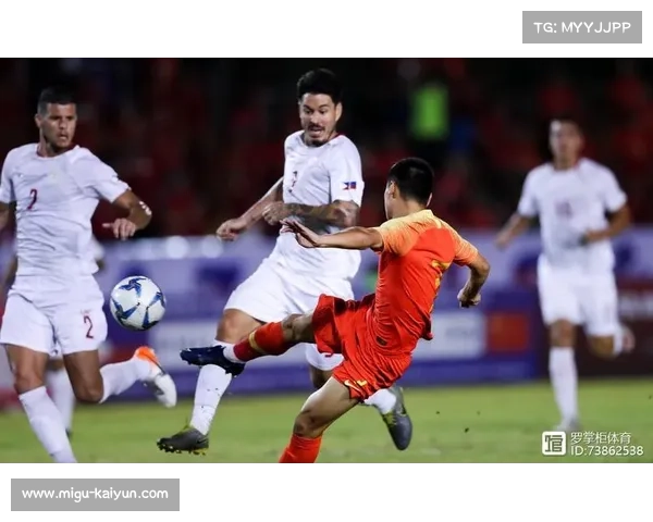 加里-奥尼尔首训亮相，斯特拉斯堡球员积极回应